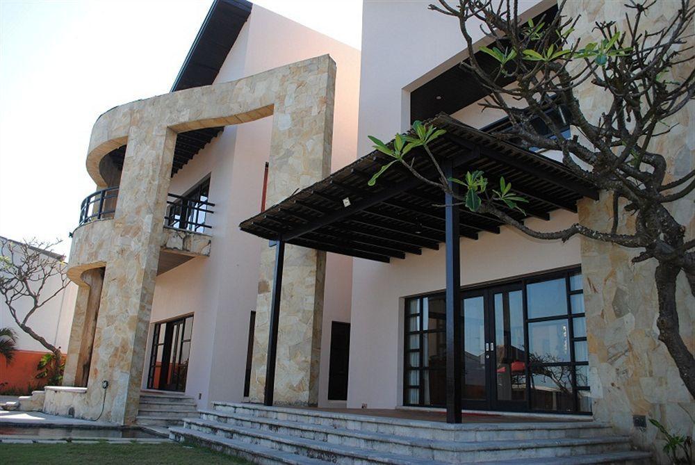 Suarti Resort, Villas & Gallery Ketewel Esterno foto