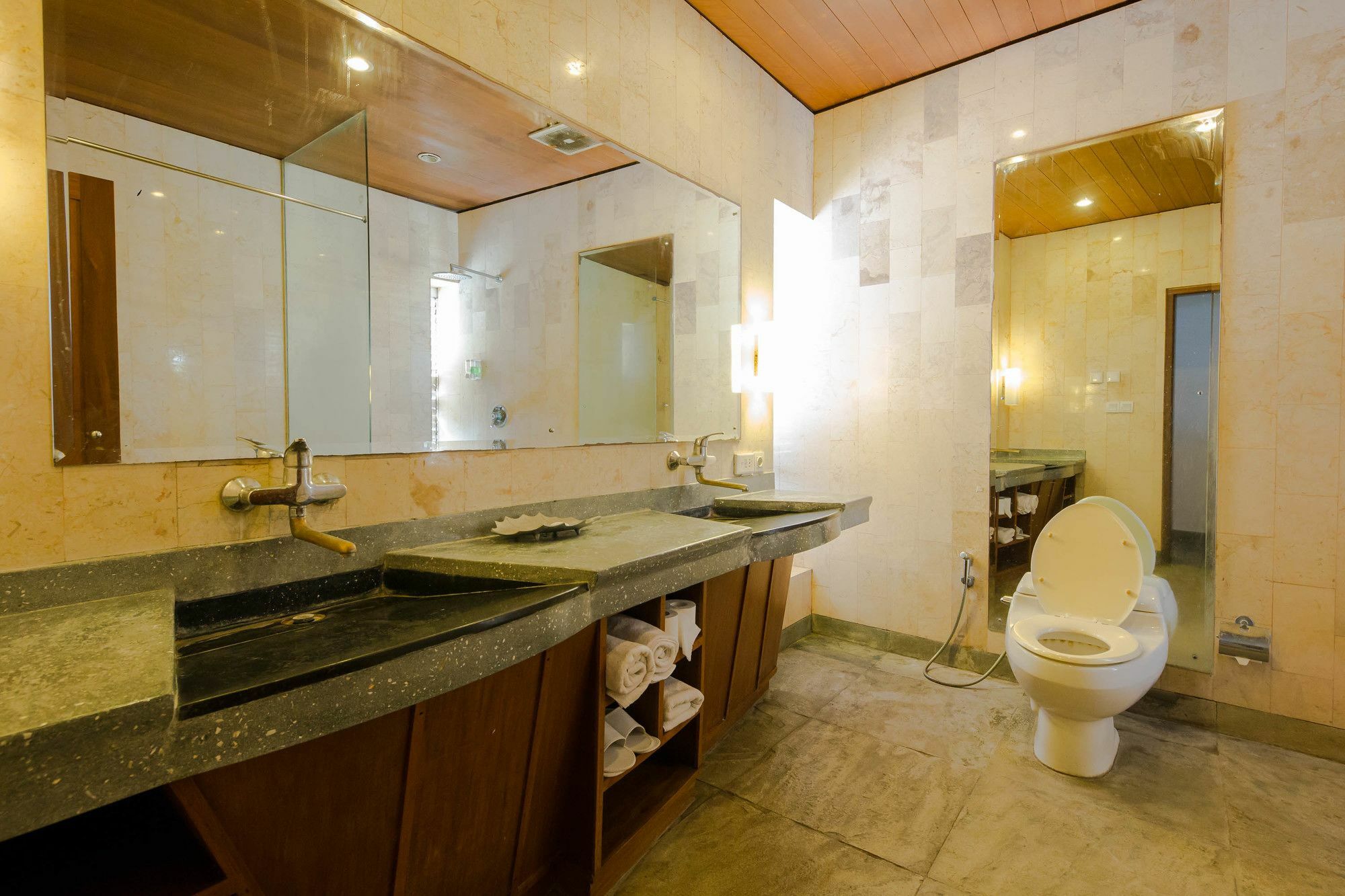 Suarti Resort, Villas & Gallery Ketewel Esterno foto